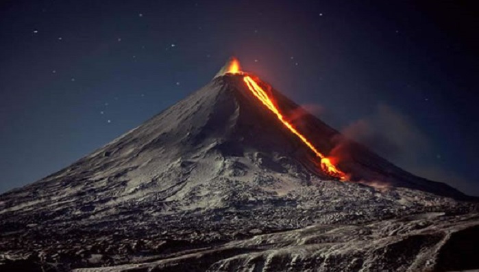 Самые эффектные извержения вулканов последних лет, 20 фото