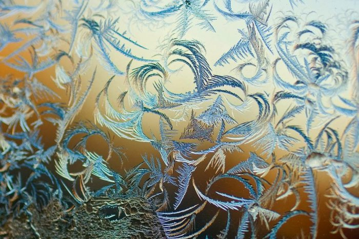 Самые красивые морозные узоры на стекле
