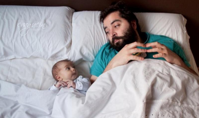Папины малыши: особый подход к отцовству в смешных фото