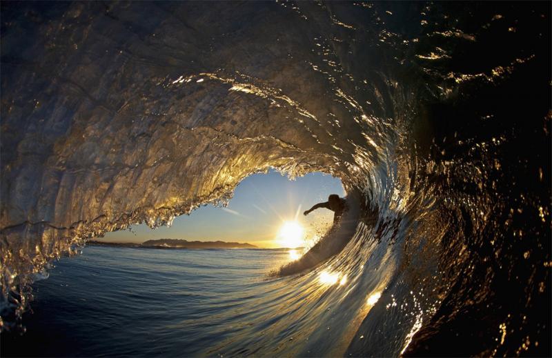 Захватывающие фотографии серферов-экстремалов: 30 снимков