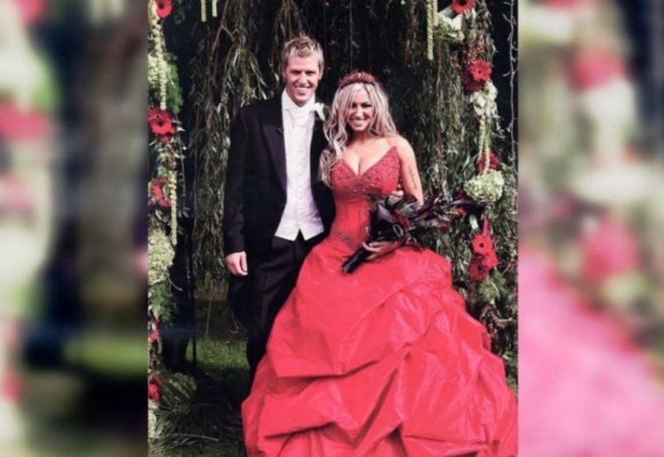 Нелепые свадебные наряды знаменитостей, 30 фото