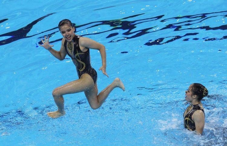 25 Funny Photos from the World of Synchronized Swimming