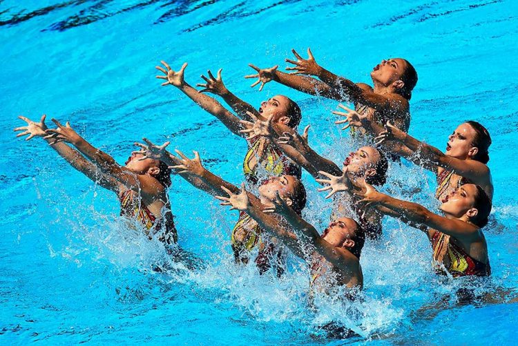 25 Funny Photos from the World of Synchronized Swimming