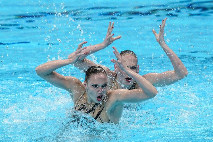 25 Funny Photos from the World of Synchronized Swimming