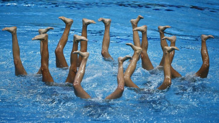 25 Funny Photos from the World of Synchronized Swimming