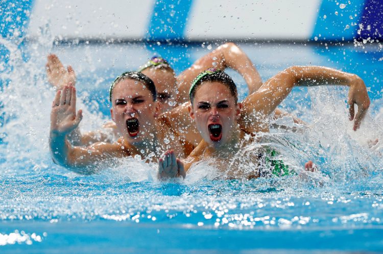 25 Funny Photos from the World of Synchronized Swimming