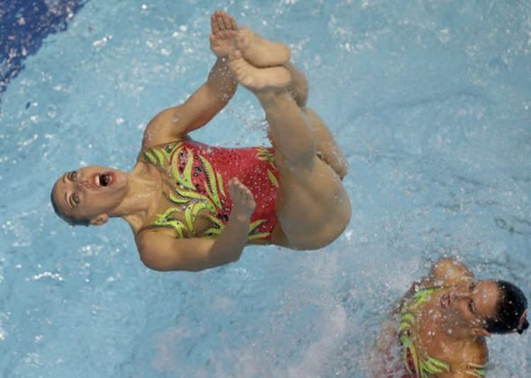 25 Funny Photos from the World of Synchronized Swimming