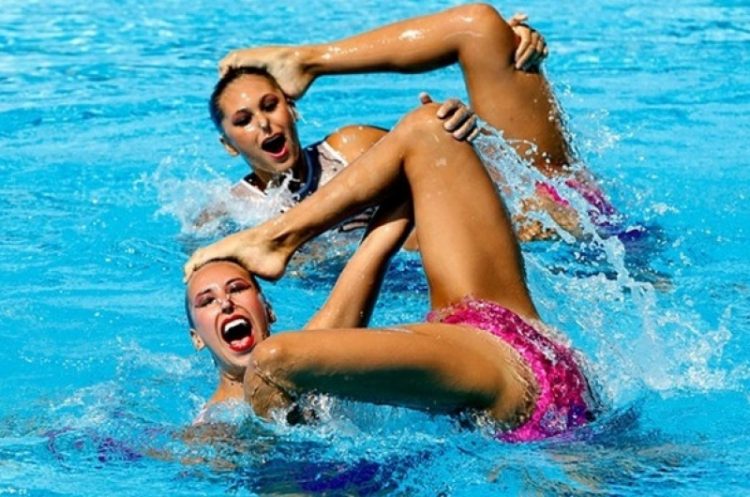 25 Funny Photos from the World of Synchronized Swimming