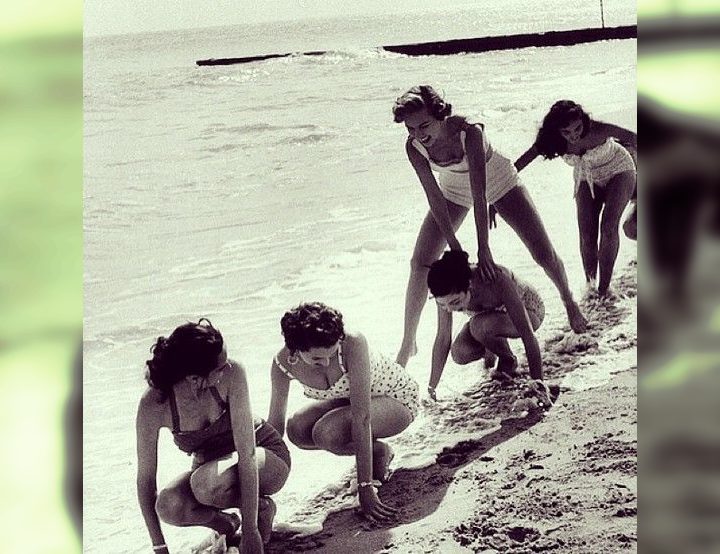 Flashback to the Beach: 25 Interesting Retro Photos