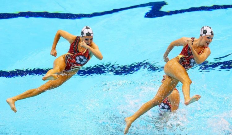 25 Funny Photos from the World of Synchronized Swimming