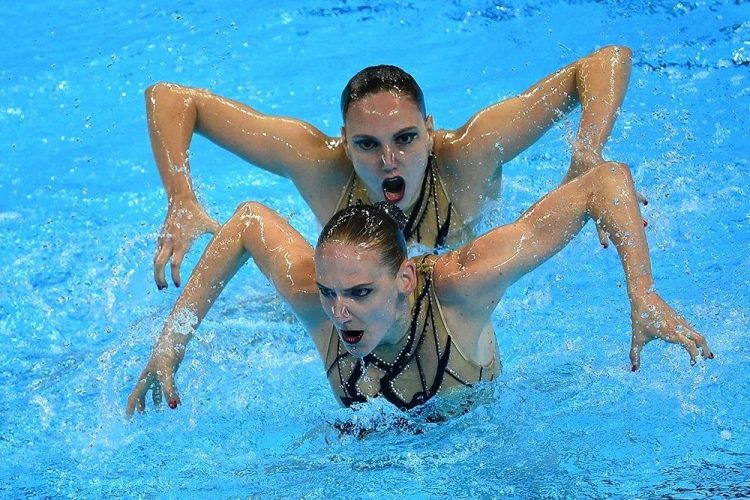 25 Funny Photos from the World of Synchronized Swimming